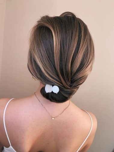 Minimalistic updo with hair asseccories – Perfect Day Styling Salzburg
